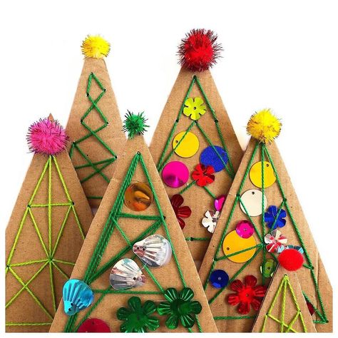 Rainbows Activities, Christmas Tree Ornament Crafts, Creative Christmas Crafts, Cardboard Christmas Tree, Happy Christmas Eve, Fun Christmas Crafts, Preschool Christmas, Easy Christmas Crafts, Ornament Crafts