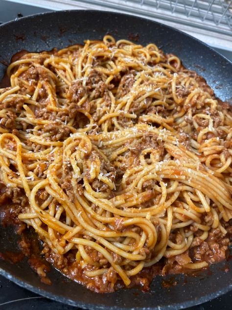 Mince Pasta, Angel Hair Spaghetti, Recipe Planner, Pasta Bolognese, Tomato Puree, Garlic Olive Oil, Spaghetti Bolognese, Food Therapy, Healthy Food Motivation