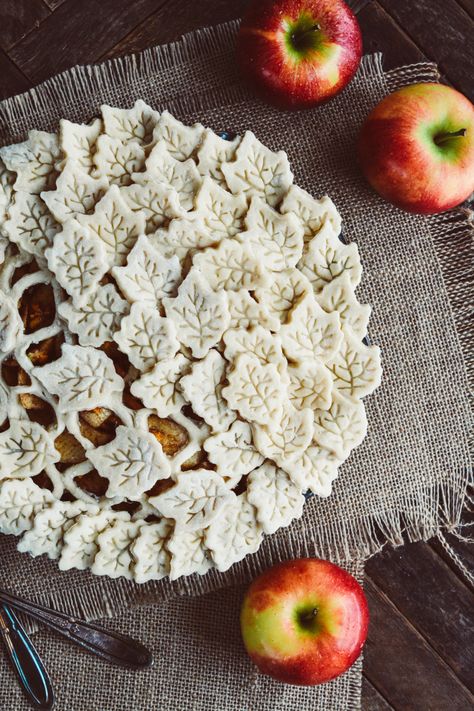 Apple Cheddar Pie ciaochowbambina.com Pie Crust Art, Pie Crust Designs, Delta Breezes, Pies Art, Perfect Pie Crust, Holiday Sweets, Pie Crusts, Pie Crust Recipes, Perfect Pies