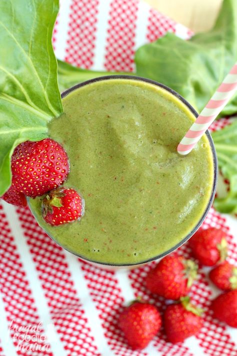 Packed with vitamins, nutrients, & antioxidants, this thick & creamy Strawberry-White Beet Green Smoothie is the perfect way to get in those leafy greens. White Beets, Ice Cream Strawberry, Healthy Tasty Recipes, Strawberry Salsa, Beet Smoothie, Recipes Strawberry, Strawberry Muffins, Creamy Smoothies, Recipe Generator