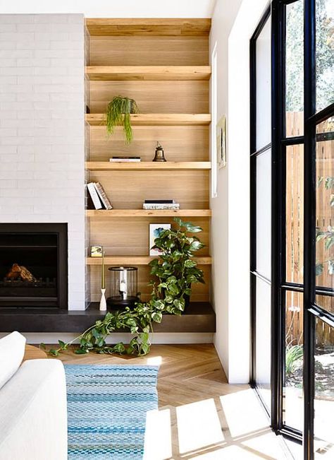 Regardless of paint design, shelf ends should match back wall Scandinavian Fireplace, Bookshelves In Living Room, Muebles Living, Field Notes, Living Room Windows, Hus Inspiration, Brick Fireplace, Built In Shelves, Fireplace Design