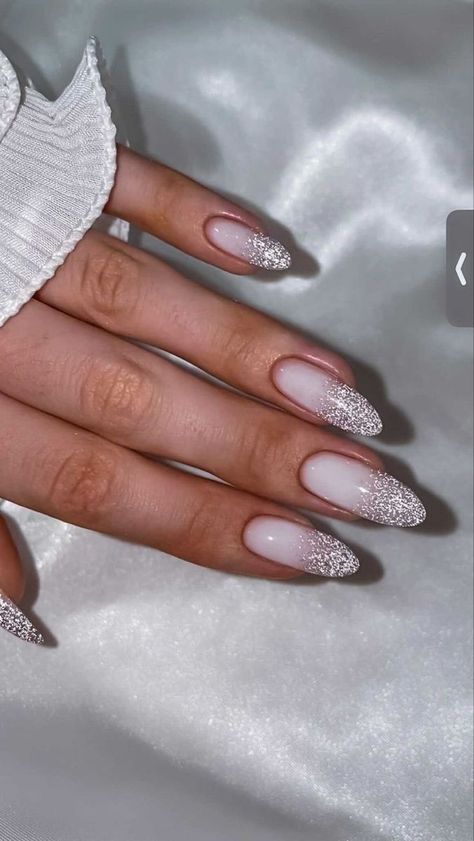 Almond Winter Nails, Winter Nails 2023, Holiday Nail Designs, Holiday Nail, Nails Winter, Nails 2023, Nails Almond, Neutral Nails, New Year's Nails