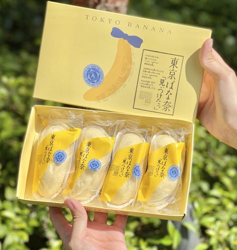 Tokyo Banana: A Must-Try or Overhyped? 🍌 This cute banana-shaped cake is a popular souvenir in Japan! Inside the fluffy cake, you'll find a sweet banana custard filling. While I found the banana flavor a bit artificial, others love it! Give it a try and see for yourself! #tokyobanana #japan #souvenir #bananacake #fluffycake #Snacks #tokyo #banana Tokyo Banana, Japan Cake, Banana Custard, Japan Souvenir, Korean Dessert, Fluffy Cake, Japanese Packaging, Banana Dessert, Custard Filling