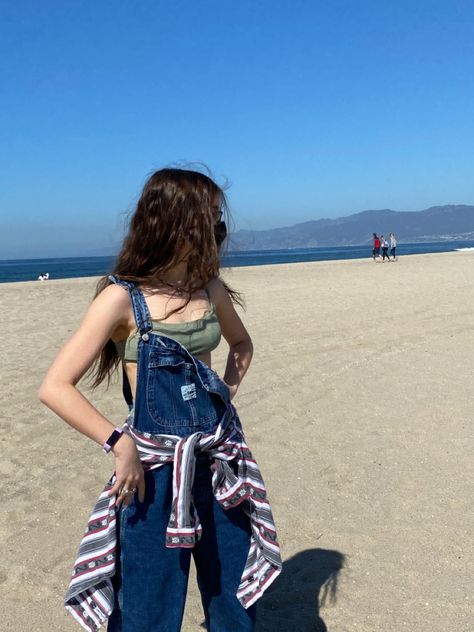 Outfit With Crop Top, Denim Overalls Outfit, Brown Haired Girl, Girl Sunglasses, Sunglasses Outfit, Overalls Outfit, T Dress, Hippie Outfits, Overalls Women