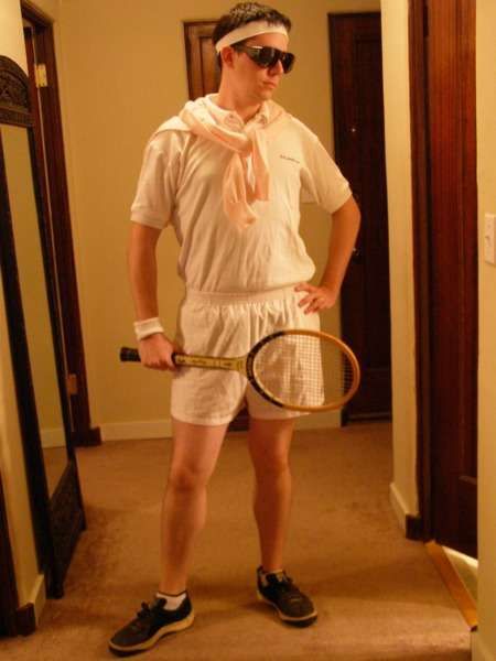 A tennis player Tennis Player Halloween Costume, Tennis Player Costume, Tennis Halloween Costume, Tennis Player Halloween, Tennis Players Costume, 5 Halloween Costumes, Halloween Costumes You Can Make, Olympic Theme Party, Sports Party Outfit