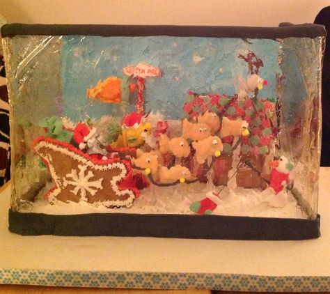 Gingerbread aquarium with poured sugar as glass Food Buffet, Buffet Food, Gingerbread Houses, Food Crafts, Winter Food, Girl Scouts, Fish Tank, Gingerbread House, New Years Eve