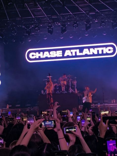 chase atlantic Chase Atlantic Aesthetic, Atlantic Group, Beach Sunset Wallpaper, Chase Atlantic, Concert Aesthetic, Dream Concert, Rock In Rio, Music Backgrounds, Song Artists