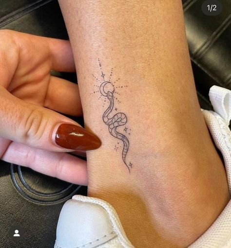 Tato Jari, Ankle Tattoos For Women, Snake Tattoo Design, Small Pretty Tattoos, Petite Tattoos, Discreet Tattoos, Dainty Tattoos, Subtle Tattoos, Snake Tattoo