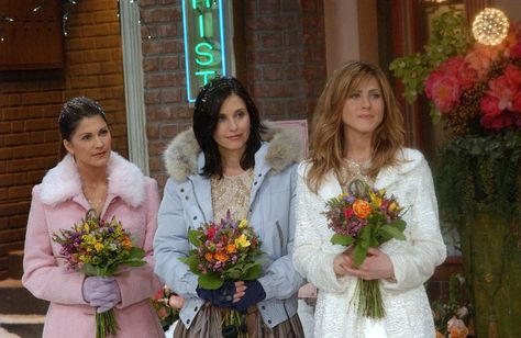 Phoebe Wedding, Rachel Green Hair, Rachel Green Outfits, Wedding Friends, Friends (tv Series), Ross Geller, Rachel Green, Engagement Inspiration, Friends Tv