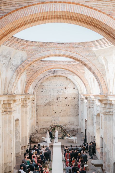 Grooms Shoes, Guatemala Wedding, Vintage Wedding Ceremony, Modern Wedding Ceremony, Rustic Wedding Ceremony, Garden Weddings Ceremony, Ceremony Design, Romantic Boho, Ceremony Backdrop