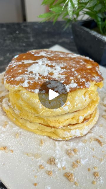 Tomás on Instagram: "PANCAKES JAPONESES 🇯🇵

𝐼𝓃𝑔𝓇𝑒𝒹𝒾𝑒𝓃𝓉𝑒𝓈:
• 3 huevos 🥚
• 50gr de azucar
• 40gr de harina 0000
• 50ml de leche 🥛
• Escencia de vainilla

La batidora planetaria es de @smartlife.arg 

#Recetas #RecetasFaciles #Pancakes #Panqueques" Nyt Buttermilk Pancakes, Blueberry Pancakes Photography, Pancakes, On Instagram, Instagram