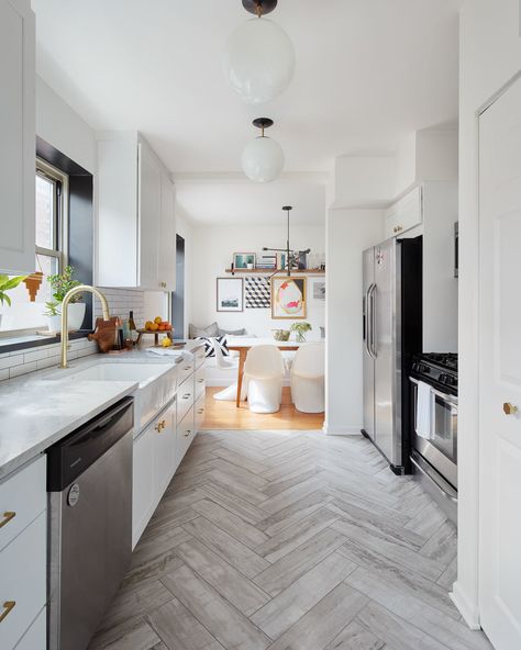 Design by Third Coast Interiors.  Photo by Dustin Halleck. Wooden Kitchen Floor, Kitchen Transitional, Chef's Kitchen, Wood Tile Floors, Floor Tile Design, Classic Kitchen, Kitchen Floor Tile, Bamboo Flooring, Transitional Kitchen