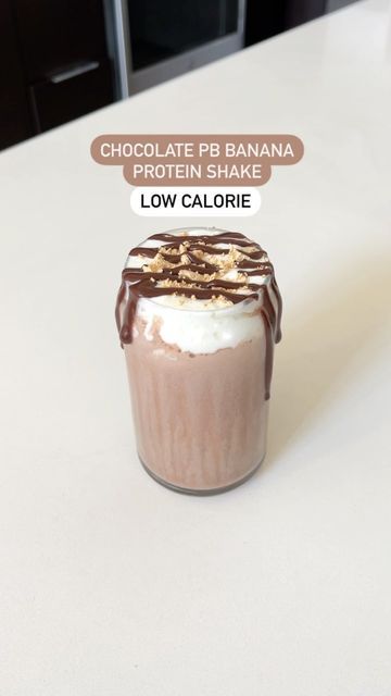 Protein Shake Milkshake, Nutritional Smoothie Recipes, Protein Milkshake Recipe, High Protein Breakfast Smoothies, Low Calorie High Protein Recipes, Protein Macros, 40g Protein, Fruits Juice, Macro Food