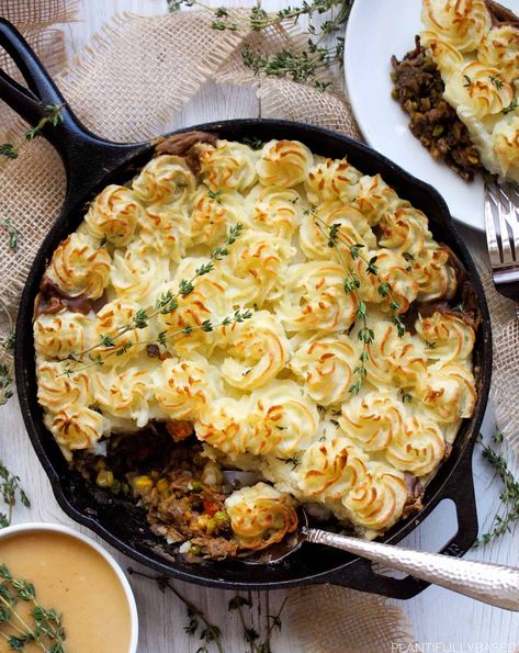 Lentil Shepherds Pie, Shepherds Pie Recipe Healthy, Olive Oil Mashed Potatoes, Vegan Shepherds Pie, Beef Pot Pies, Vegan Lentil, Shepherds Pie Recipe, Vegan Holidays, Ground Lamb