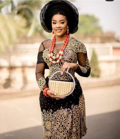 10 Beautiful Examples of Traditional Igbo Wedding Attire Isoko Traditional Wedding Attire, African Wedding Reception, Igbo Traditional Wedding Attire, Gown Traditional, Wedding Reception Gowns, Traditional Couple, Nigerian Wedding Dresses Traditional, Igbo Traditional Wedding, Igbo Bride