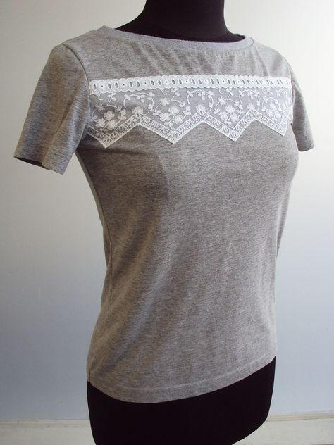 So, Zo...: Refashion Friday Inspiration: Lace Embellished T-shirts Redo Clothes, Friday Inspiration, Diy Clothes Refashion, Embellished Shirt, Sewing Clothes Women, Tshirt Refashion, Diy Vetement, Embellished Jeans, Stylish Sweaters