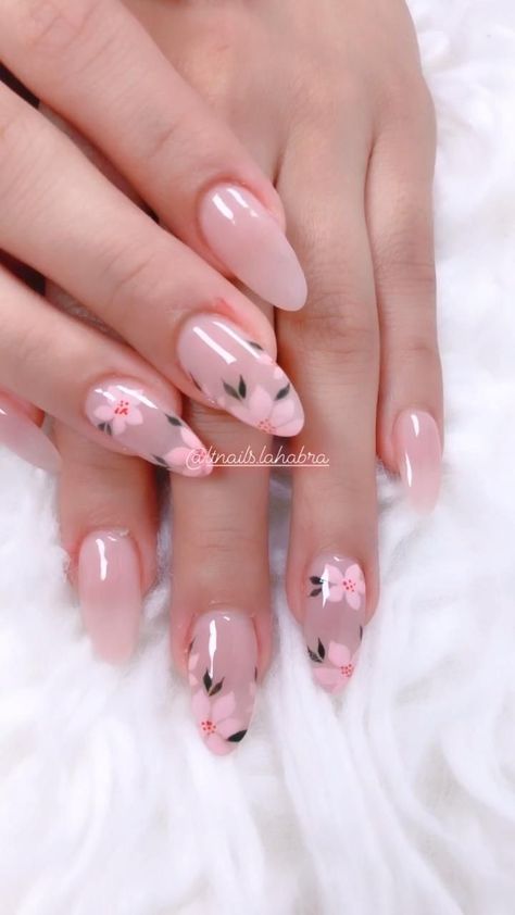 Pink Ombre Nails With Flowers, Nails For Summer, Art Deco Nails, Pink Ombre Nails, Floral Nail Designs, Daisy Nails, Casual Nails, Almond Nails Designs, Nails 2023