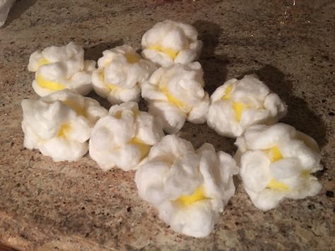 Fake popcorn, yellow Pom Pom and cotton balls glued on. Giant Fake Popcorn Diy, Fake Popcorn Diy, Fake Popcorn, Faux Popcorn, Popcorn Crafts, Popcorn Costume, Diy Baby Costumes, How To Make Popcorn, Diy Popcorn