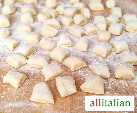 How to make gnocchi 🥔 Easy Italian recipe without egg Eggless Gnocchi, Gnocchi Easy, Make Gnocchi, Gnocchi Recipes Homemade, Italian Pasta Sauce, Bread Substitute, Baked Gnocchi, Making Gnocchi, Homemade Gnocchi