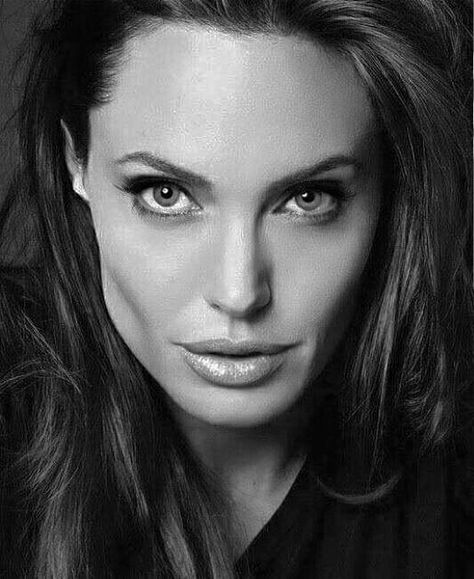 Angelina Jolie Wallpaper Iphone, Angelina Jolie Wallpaper, Maleficent Mistress Of Evil, Greek Goddess Art, Mistress Of Evil, Angelina Jolie Style, White Photo Frames, Black And White Wallpaper, Black And White Portraits