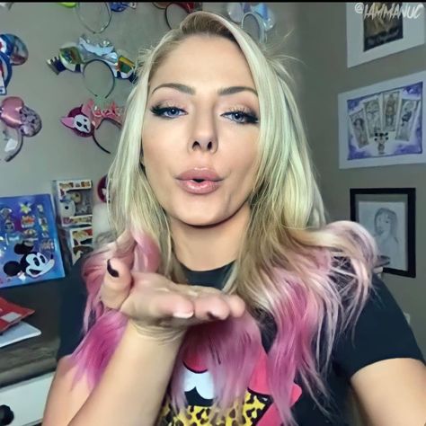 Alexa Bliss Selfie, Wwe Alexa Bliss Instagram, Alexis Bliss, Music Rules, Avril Lavigne Style, Lexi Kaufman, Boyfriend Pranks Pictures, Bray Wyatt, Wwe Smackdown