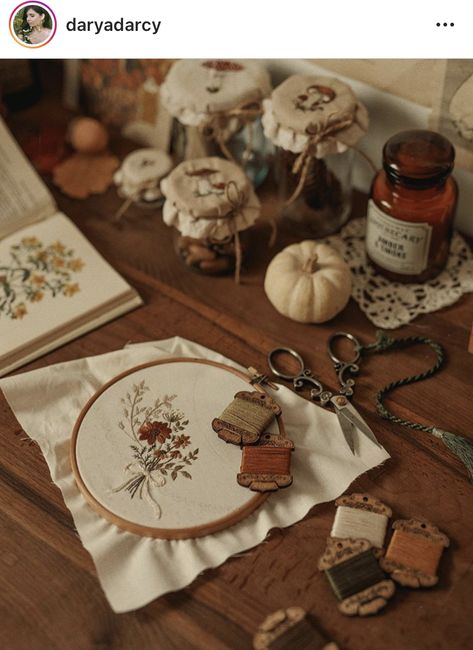 Embroidery Aesthetic Vintage, Cottagecore Girl, Cottage Aesthetic, Pola Sulam, Cute Embroidery, Hand Embroidery Art, Beauty And Lifestyle, Vintage Crafts, Embroidery Inspiration