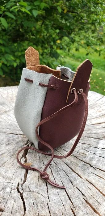 Poke - Draw String Pouch : 10 Steps (with Pictures) - Instructables Small Leather Diy Projects, Leather Pouch Pattern, Diy Leather Pouches, Belt Pouches, Small Leather Pouch, Renn Faire, Diy Belts, Diy Leather Projects, Leather Scrap