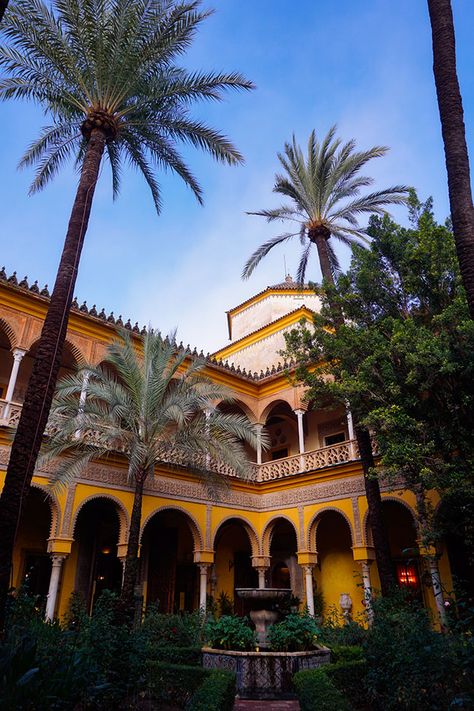 Backpacking Spain, Alcazar Seville, Spain Aesthetic, Spain Culture, South Of Spain, Spain Holidays, Seville Spain, Voyage Europe, Europe Summer