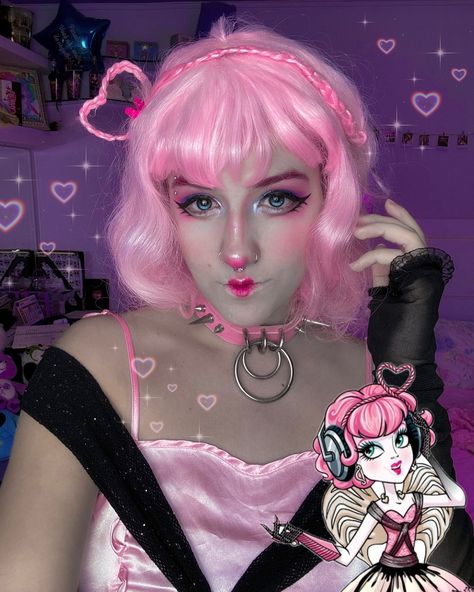 Costest da minha Cupido de Monster High gostaram?💕💀 Quer ganhar 1 kigurumi de panda ou 3 peças alternativas? Participe do #DesafioAimezing regrinhas na última foto desse post! NÃO VALE ANIME!💞 Adiantei minha cupido pois o dia dos namorados ta chegando por aquiiii🥰 #cupidcosplay #monsterhighcosplay #dollmake #dollcosplay #monsterhighcosplayer Monster High Cosplay, May 22, Monster High, Anime, On Instagram, Instagram