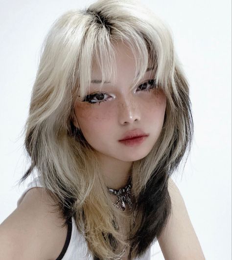 Cr: @arabellaa.d on ig Wolf Cut Girl, Girl Korean, Wolf Cut, Blonde Hair, Blonde, Hair, White, Black