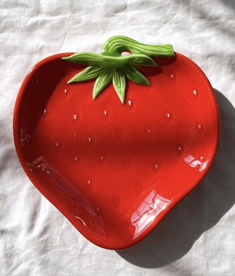 Kids Pottery, Vintage Strawberry, Clay Diy Projects, Ceramics Projects, Fun Crochet Projects, Bowl Designs, Diy Clay Crafts, Polymer Clay Charms, Ceramic Dishes