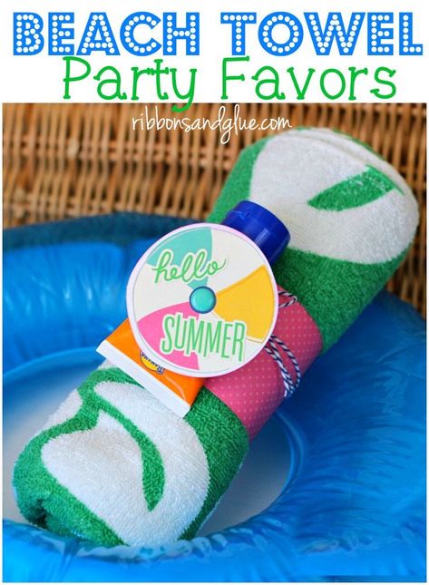 Beach Towel Pool Party Favors are a simple pool party favor made from a beach towel, sunscreen and scrapbooking stickers. Luau Favors, Hot Chocolate Wedding Favors, Pool Party Gift, Beach Favors, Pool Gifts, Beach Party Favors, Simple Pool, Luau Baby Showers, Pool Party Favors