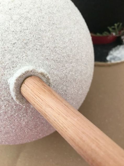 This is so darn cute! Diy Faux Snowman, Diy Large Snowman Decorations, Diy Snowmen Using Styrofoam Balls, Snowman Topiary Diy, Outside Snowman Ideas, How To Make A Large Fake Snowman, Diy Winter Porch Decor, Styrofoam Ball Snowman Diy, Christmas Decorations From Recyclables