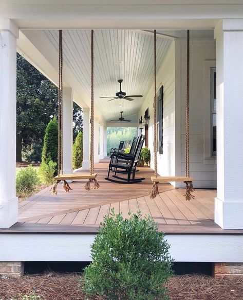 Front Porch Ideas Wrap Around, Rap Around Porch, Wrap Around Porch Ideas, 40s House, House Wrap Around Porch, House With Wrap Around Porch, Basement Diy, Farmers Porch, Big Porch