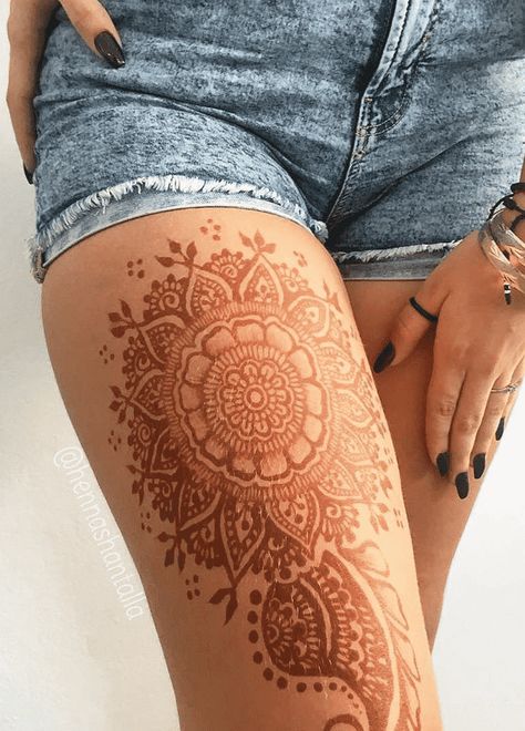 Thigh Henna, Palm Henna Designs, Jagua Tattoo, Leg Henna, Henna Color, Simple Arabic Mehndi Designs, Henna Inspired Tattoos, Tattoo Mandala, Henna Tattoo Hand