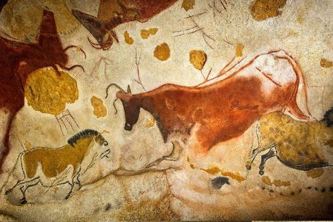 Stone Age artists loved drawing horses. One possible explanation is that this was because they believed horses were the most important of all the animals Stone Age Animals, Lascaux Cave Paintings, Prehistoric Painting, Chauvet Cave, Prehistoric Cave Paintings, Stone Age Art, Prehistoric Art, Flamingo Art, Cave Paintings