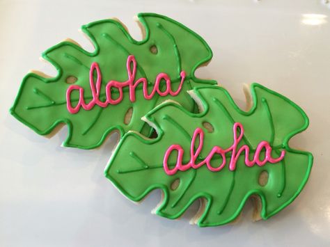 Palm leaf aloha cookie favors Moana Cookies, Luau Cookies, Hawaiian Cookies, Hawaiian Baby Showers, Festa Moana Baby, Beach Cookies, Tropical Birthday Party, Hawaiian Birthday Party, Luau Birthday Party