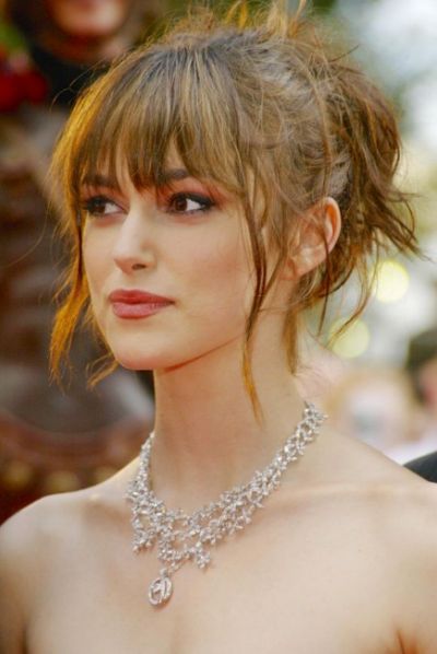 Messy bun... Keira Knightley Makeup, Kira Knightly, Kira Knightley, Keira Knightley Hair, Kiera Knightly, Keira Knightly, Elizabeth Bennet, Keira Knightley, Amanda Seyfried