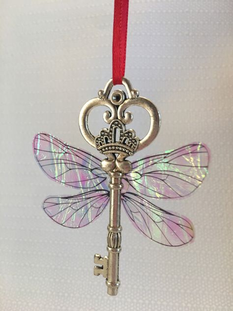 Fairy Objects, Harry Potter Objects, Harry Potter Keys, Diy Key Projects, Harry Potter Key, Fairy Vibe, Mask Project, Harry Potter Christmas Ornaments, Harry Potter Owl