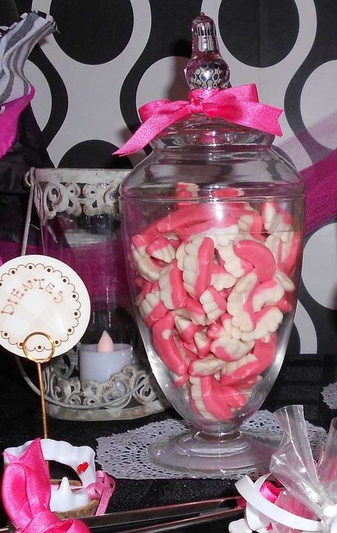 Monster High Party Food, Monster High Birthday Party Ideas, Monster High Halloween, Monster High Birthday Party, Vampire Party, Monster High Party, Candy Table, Birthday Halloween Party, First Tooth