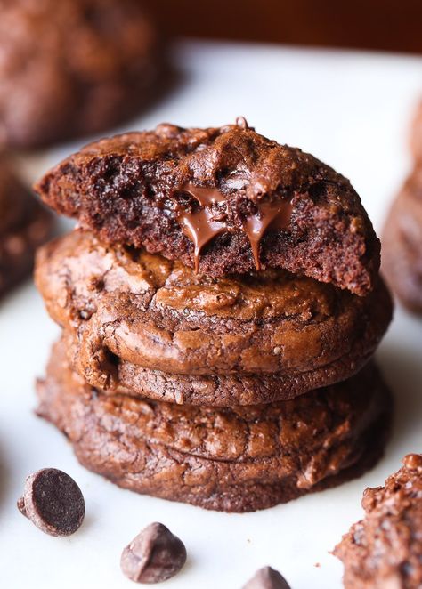 Chocolate Truffle Cookies...intensely chocolate, soft and rich! Perfect for you chocolate lovers! Chocolate Truffle Cookies, Scientifically Sweet, Raspberry Curd, Raspberry Scones, Homemade Chocolate Truffles, Truffle Cookies, Peppermint Cake, Christmas Brownies, Truffle Cake