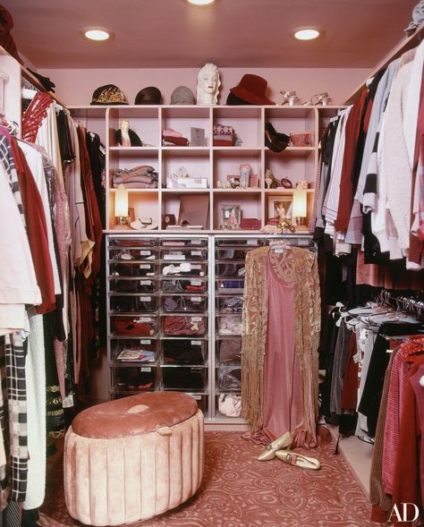 One look inside Barbara Streisand's dressing room and you're sure to come down with a case of closet envy. we love how the singer and actress organizes her space. | archdigest.com Closet Vanity Room, Lake Apartment, Lady Lounge, Vintage Dressing Rooms, House In Malibu, Art Deco House, Malibu House, Barbara Streisand, Closet Vanity