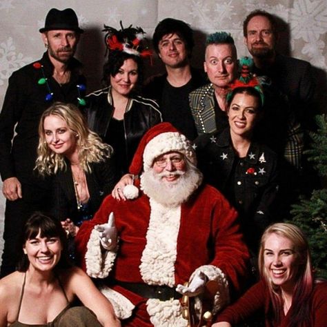 Green Day Christmas, Adrienne Armstrong, Green Day Band, Jason White, Tré Cool, Christmas Pics, Joe Armstrong, Christmas Rock, Billie Joe Armstrong