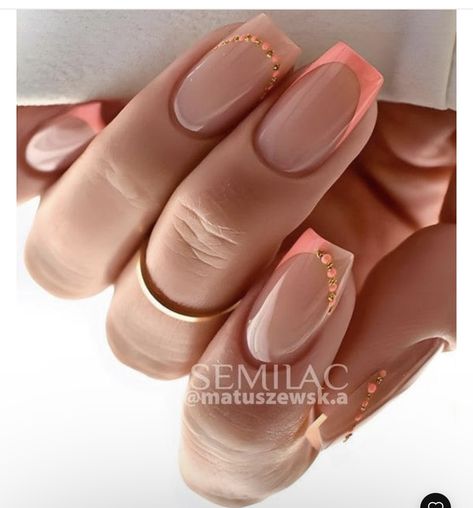 Coral Tips Nail, Coral French Tip Nails, Coral Nails With Glitter, Coral And Gold Nails, Coral Nail Ideas, Pretty French Nails, Coral Nail Designs, Coral Acrylic Nails, Uñas Color Coral