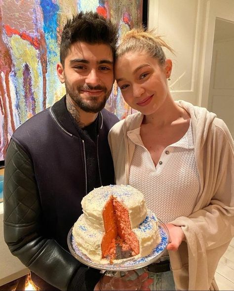 Zayn Malik Daily Content on Twitter: "Zayn and Gigi via Yolanda Hadid’s Instagram!… " Gigi Hadid And Zayn Malik, Four One Direction, Gigi Hadid And Zayn, One Direction Zayn Malik, Gigi Hadid Looks, Yolanda Hadid, Zayn Malik Pics, Hadid Sisters, Looks Chic