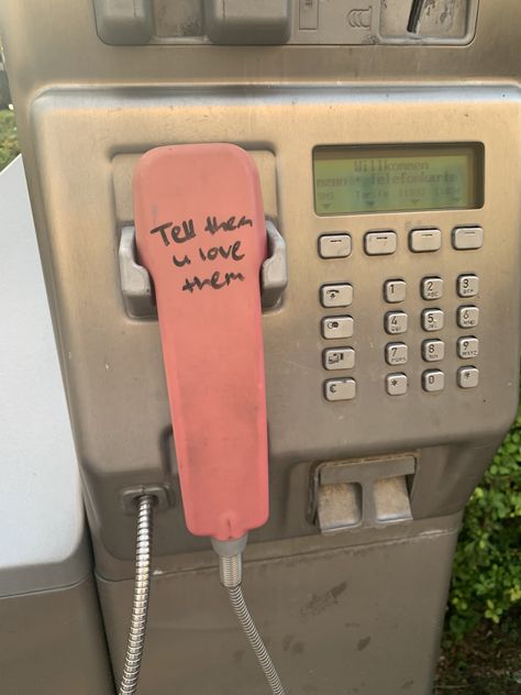 80s Phone Aesthetic, Talking On The Phone Aesthetic, Landline Phone Aesthetic, 80s Phone, Beauty Without Makeup, Moodboard Fashion, Cup Phones, Building Aesthetic, Nostalgia Aesthetic