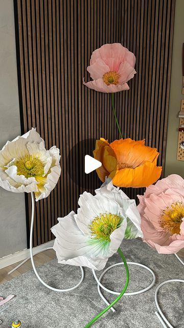 Johanna Schneider on Instagram: "XXL Blumen für @sorgenlos.kollektiv 🌸💐🫂 #diy #paperflowers #diyflowers #partydecor #basteln ##" Giant Paper Flowers Diy Easy, Create Paper Flowers, Large Paper Flowers Diy, Giant Paper Flowers Diy, Paper Flowers Diy Easy, Fabric Plants, Flower Decorations Diy, Large Paper Flowers, Dinner Decoration