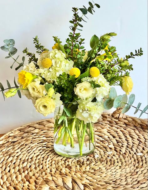 Daffodil Theme Party, Daffodil Arrangements Floral Design, Craspedia Arrangement, Daffodil Flower Arrangements, Daffodil Arrangements, Lisianthus Bouquet, Ranch Party, Yellow Sunshine, Spring Floral Arrangements