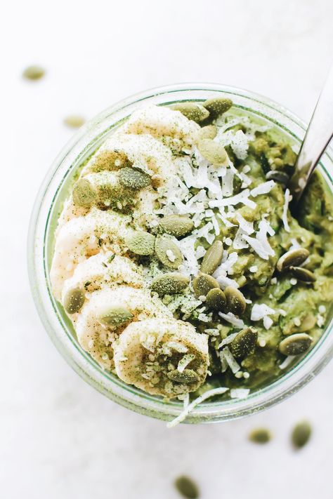 Matcha Oatmeal, Vegan Zucchini Recipes, Zucchini Oatmeal, Creamy Zucchini, Cottagecore Recipes, Green Breakfast, Matcha Recipes, Sweet Breakfast Treats, Vegan Zucchini