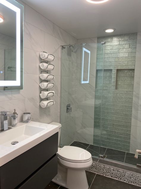 Grey And Silver Bathroom Ideas, Off White Bathroom, Guess Bathroom, Bathroom Vibes, Bathroom Design Small Modern, Gray And White Bathroom, Silver Bathroom, Grey Plates, Small Bathroom Renovation